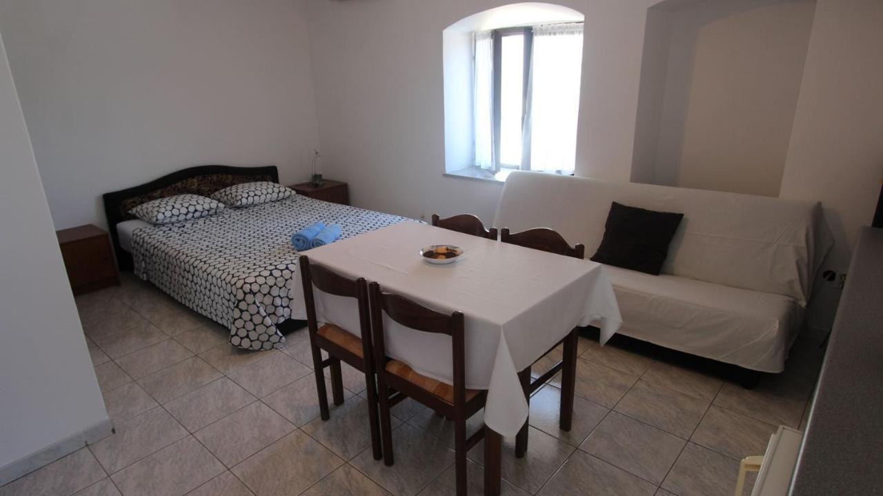 Apartments Eva Malinska Dış mekan fotoğraf