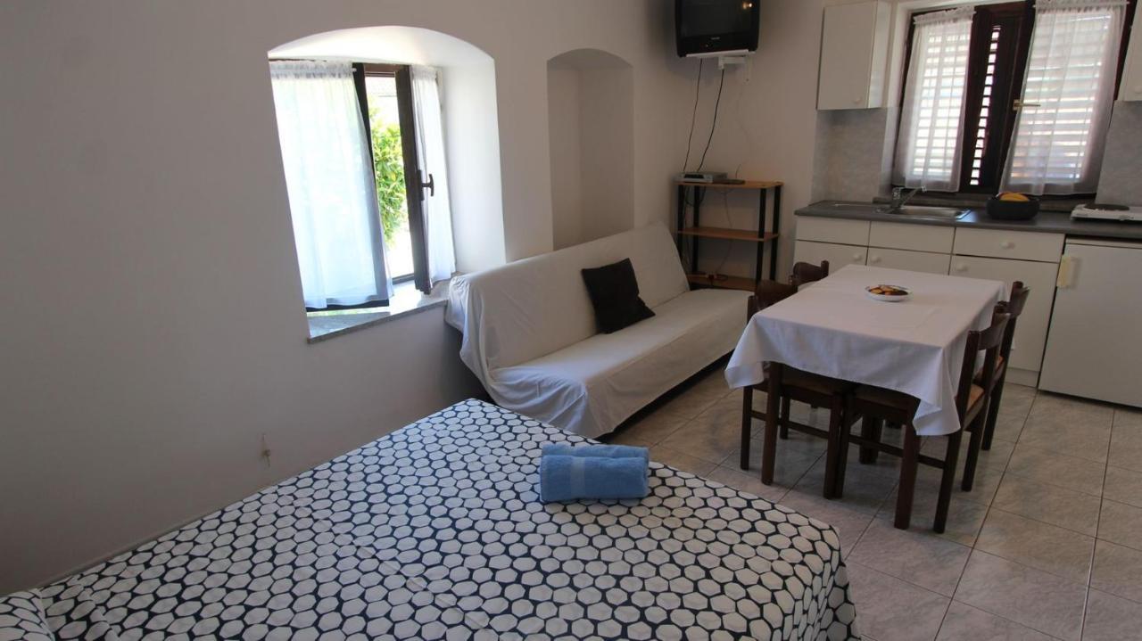 Apartments Eva Malinska Dış mekan fotoğraf
